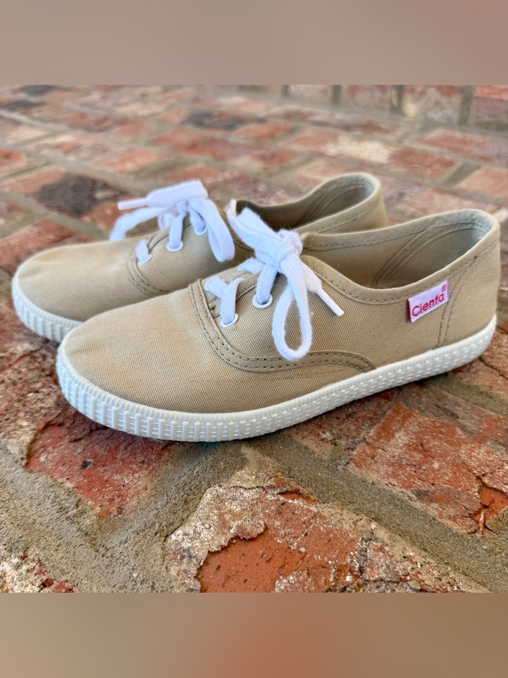 Cienta Kids Tan Canvas Sneakers with White Laces